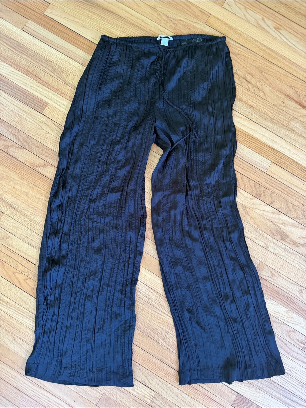H&M Flowy Pleated Pants